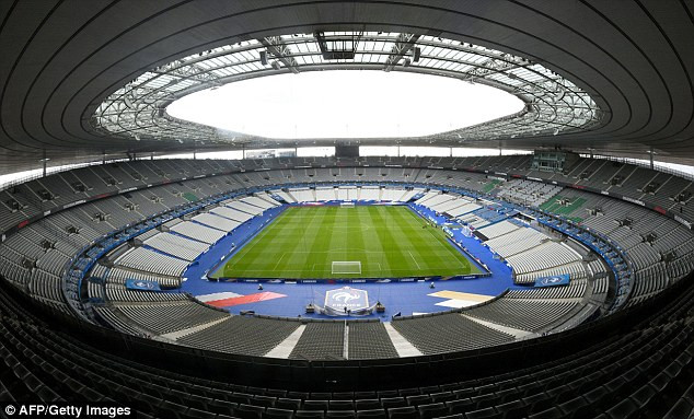 Tiếng nổ lớn phát ra ngay bên ngoài sân Stade de France.