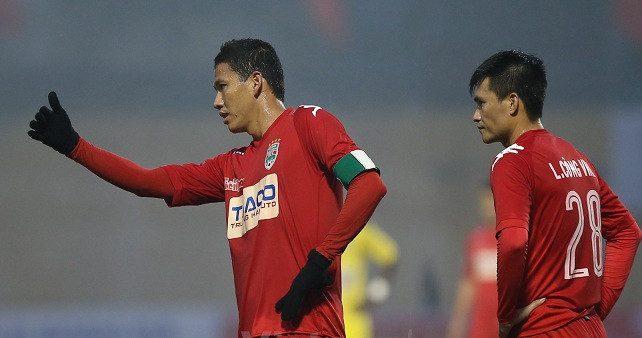 Công Vinh dính vào vụ lùm xùm tranh cãi với Anh Đức.