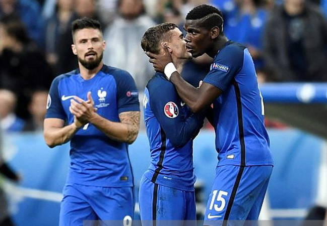 Giroud, Pogba và Griezmann khiến HLV Loew đau đầu.