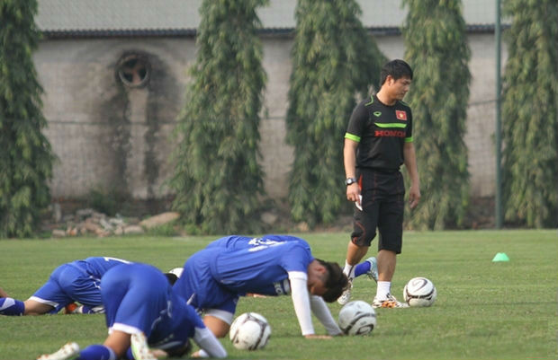 HLV Hữu Thắng xuống cân trầm trọng.