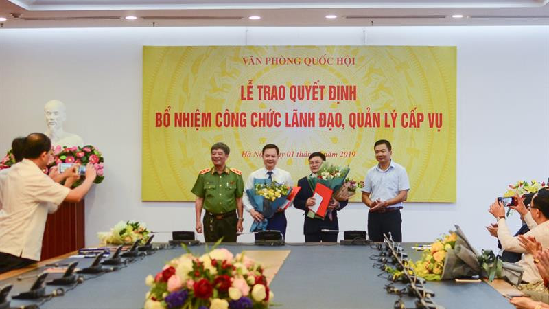 Văn phòng Quốc hội trao một loạt quyết định nhân sự