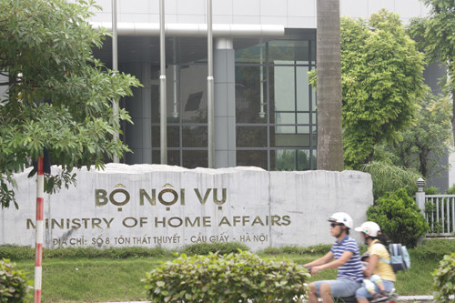 Bộ Nội vụ là một trong 14 cơ quan trung ương thực hiện thí điểm đổi mới cách tuyển chọn lãnh đạo, quản lý cấp vụ, cấp sở, cấp phòng. 