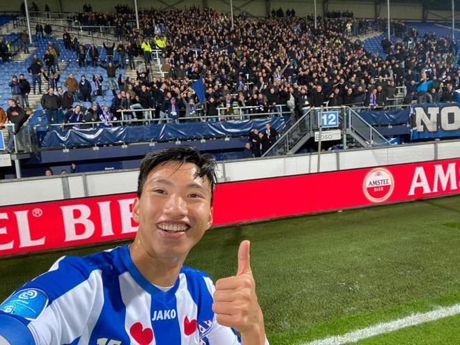 Đoàn Văn Hậu trong ngày ra mắt đội 1 SC Heerenveen.