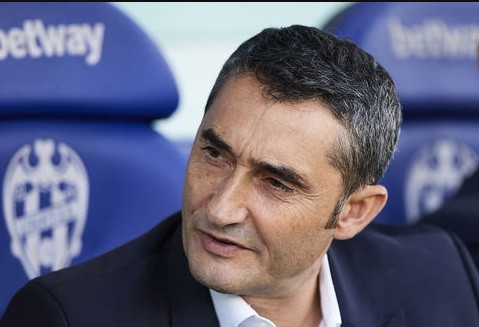 HLV Ernesto Valverde chưa nghĩ tới chuyện từ chức HLV trưởng Barcelona.