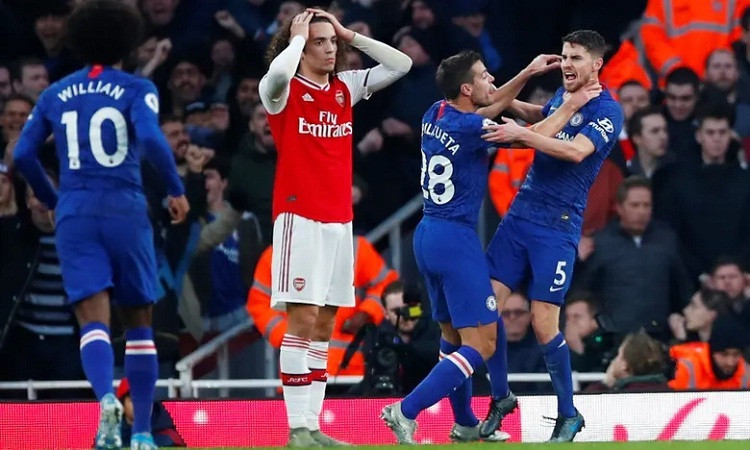 Arsenal thua ngược cay đắng trước Chelsea.