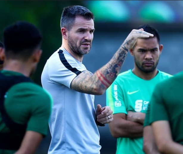 HLV Simon McMenemy chuẩn bị rời ghế HLV trưởng tuyển Indonesia.