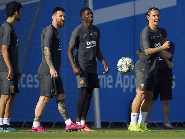 Antoine Griezmann thừa nhận vẫn chưa làm thân được với Lionel Messi.