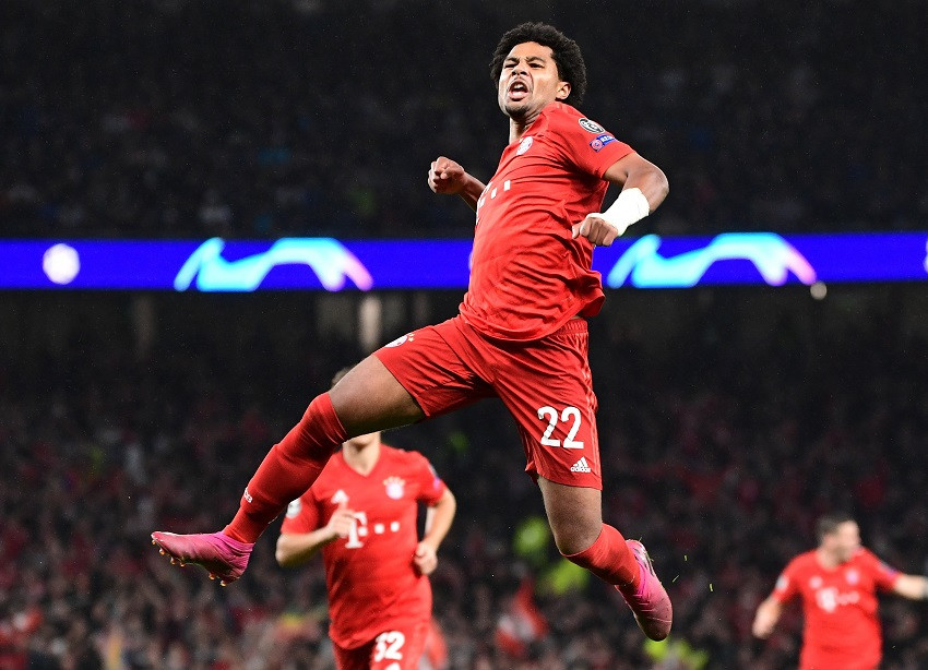 Serge Gnabry tỏa sáng rực tỡ trước Tottenham.