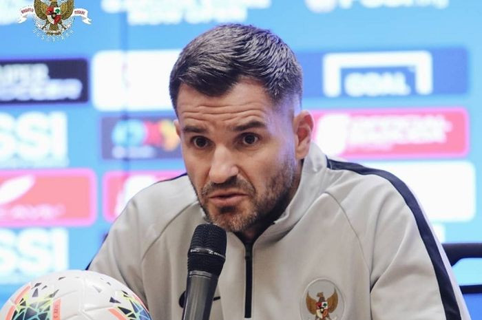 HLV Simon McMenemy đã gây thất vọng tràn trề.