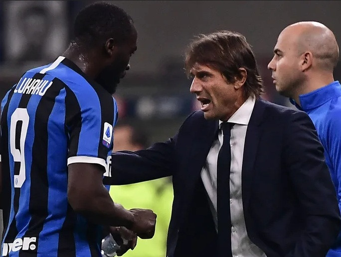 HLV Antonio Conte yêu cầu Romelu Lukaku phải giảm cân.