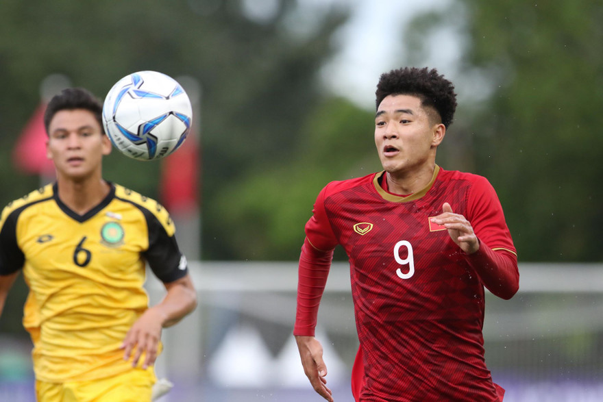 Đức Chinh lập hat-trick. Ảnh: Hữu Phạm