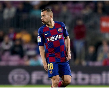 Alba dính chấn thương nặng trong trận đấu với Slavia Prague.