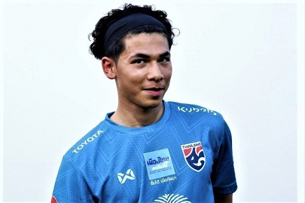 Benjamin Davis trong màu áo đội U22 Thái Lan.