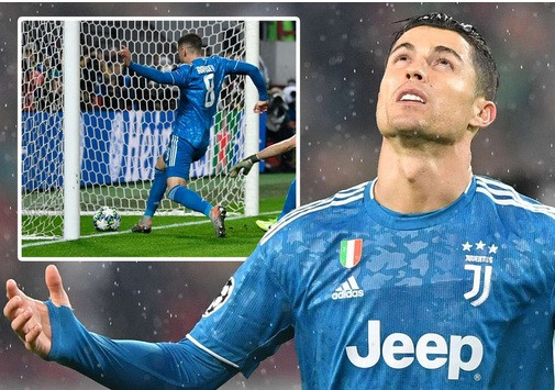 Tình huống Aaron Ramsey “cướp” bàn thắng củ Cristiano Ronaldo.