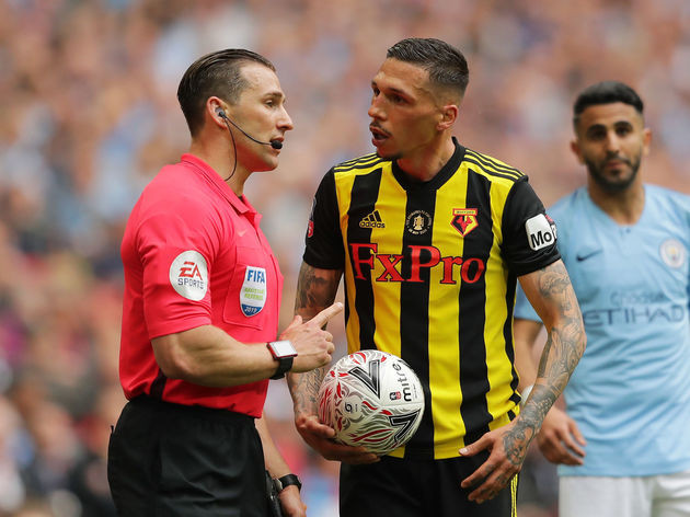 Jose Holebas đã trận tổng cộng 39 thẻ vàng tại Premier League.