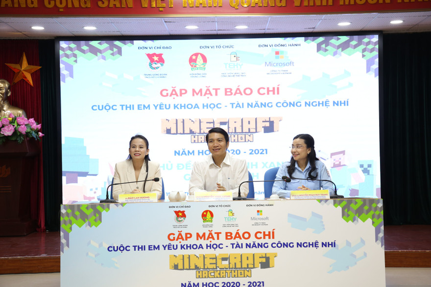 Anh Nguyễn Ngọc Lương, Bí thư T.Ư Đoàn, Chủ tịch Hội đồng Đội T.Ư chia sẻ về cuộc thi “Em yêu khoa học - Tài năng công nghệ nhí” năm học 2020 - 2021 với chủ đề “Hành tinh xanh - Green Earth”. Ảnh: Lâm Đăng Hải 