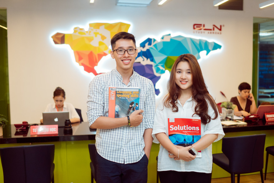 Phạm Văn Đại (bên trái) – một trong những Quán quân xuất sắc tại cuộc thi GLN New Face 