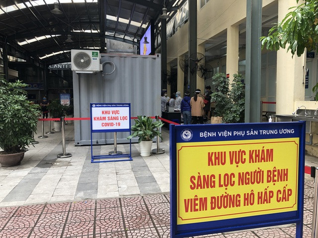 Bác sĩ phụ sản giải đáp thông tin 'COVID-19 lây từ mẹ sang con'