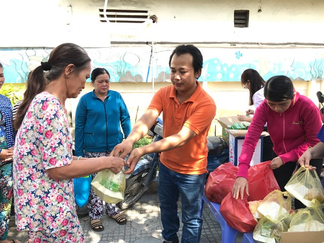Những phần cơm chay thấm đẫm nghĩa tình 