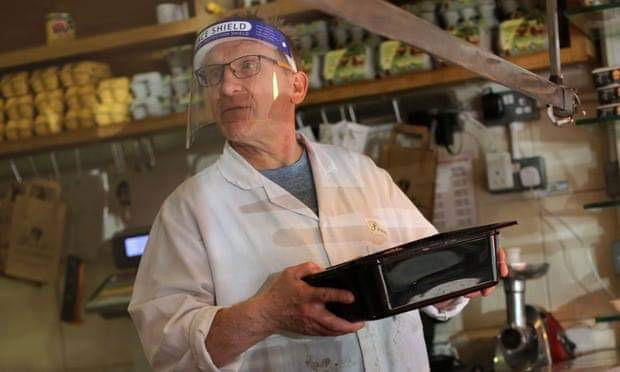 Các mô phỏng của siêu máy tính và viện nghiên cứu Riken tại Nhật Bản cho thấy tấm chắn giọt bắn không ngặn chặn được các giọt bắn có kích cỡ 50 micromet trở lên.