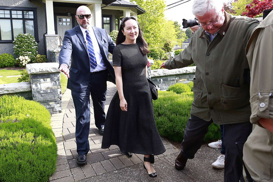 Mạnh Vãn Châu xuất hiện với vẻ bề ngoài và thần thái khác hẳn mọi lần, đúng đẳng cấp của con gái tỷ phú.