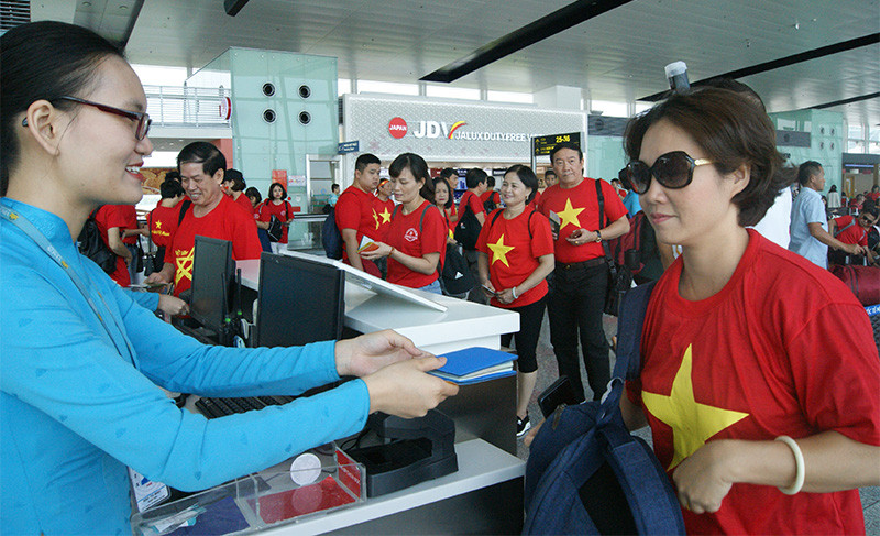 Người hâm mộ có thể lựa chọn bay thẳng hoặc đi nối chuyến tới Jakarta.