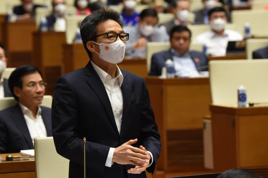 Phó Thủ tướng Chính phủ Vũ Đức Đam tại diễn đàn Quốc hội. Ảnh Như Ý