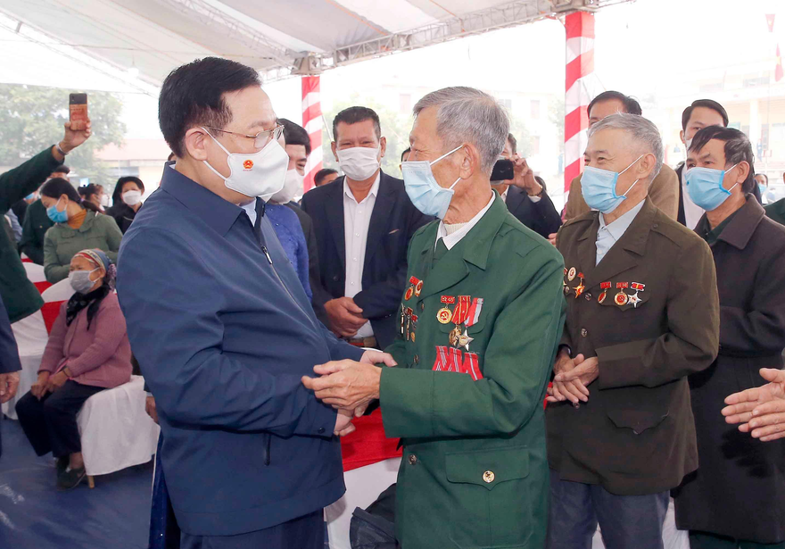 Sửa đổi lối làm việc để phục vụ, bảo vệ quyền lợi chính đáng của Nhân dân 