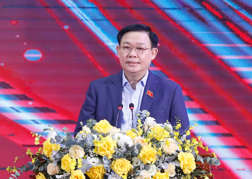 Chủ tịch Quốc hội Vương Đình Huệ phát biểu tại buổi làm việc