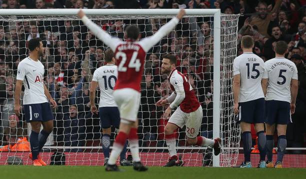 Arsenal thắng Tottenham 2-0.