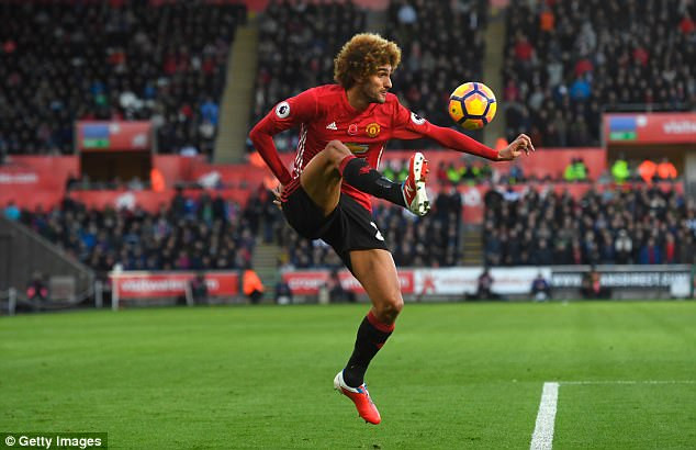 Marouane Fellaini đâm đơn kiện đối tác cũ.