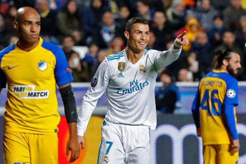 Ronaldo lập cú đúp trong chiến thắng trước APOEL Nicosia.