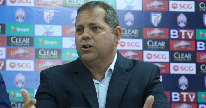 HLV Leonardo Vitorino đã bất ngờ xin từ chức.