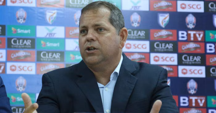 HLV Leonardo Vitorino đã bất ngờ xin từ chức.