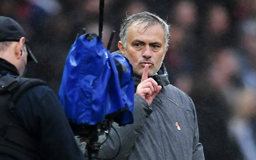 HLV Mourinho đáp trả “anti-fan”.