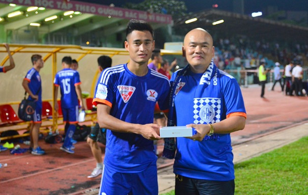 Công Vinh sẽ mang Minh Tuấn về CLB TP HCM?