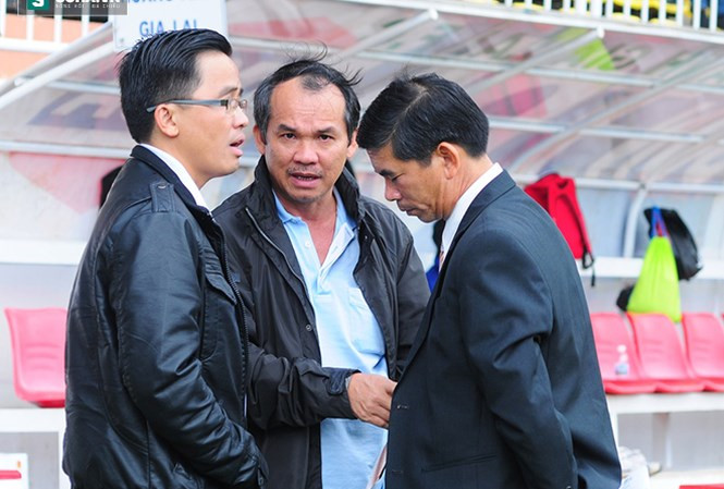 Bầu Đức họp khẩn khi HAGL thua liểng xiểng.