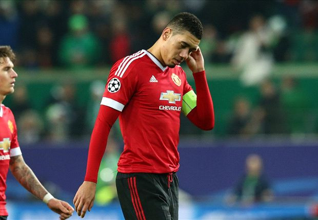 Chris Smalling dính chấn thương.