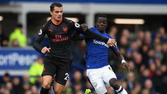 Granit Xhaka thể hiện phong độ kém ấn tượng mùa này.