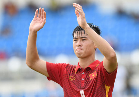 Duy Mạnh chơi không tốt ở vị trí trung vệ tại M-150 Cup.