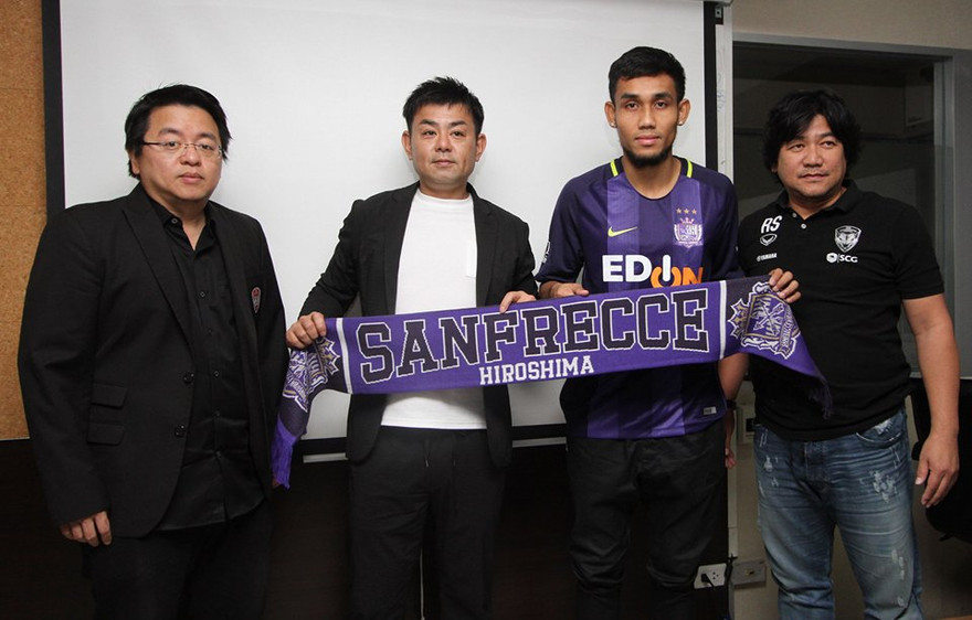 Teerasil Dangda chính thức đầu quân cho Sanfrecce Hiroshima.