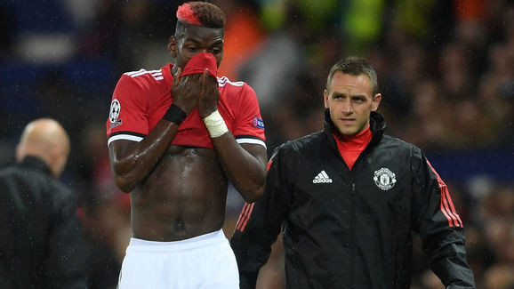 M.U ra “án phạt” đối với Paul Pogba.