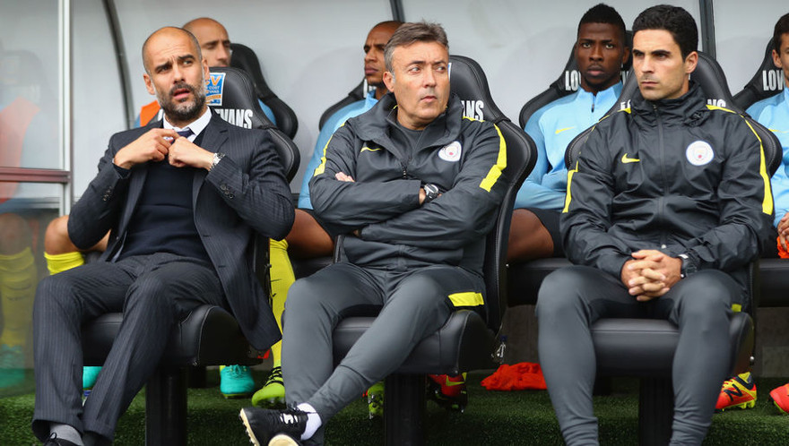 Mikel Arteta (phải) được nhắm thay thế HLV Wenger.