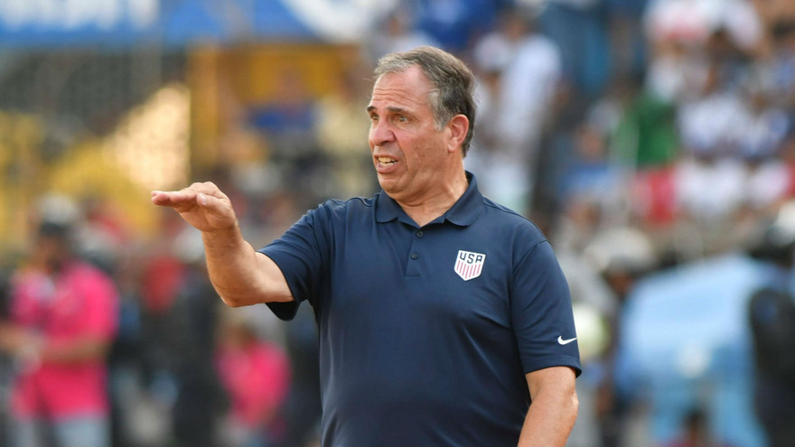 HLV Bruce Arena đã nói lời tạm biệt với chiếc ghế HLV trưởng của ĐT Mỹ.