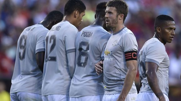 Michael Carrick được HLV Jose Mourinho đảm bảo tương lai.