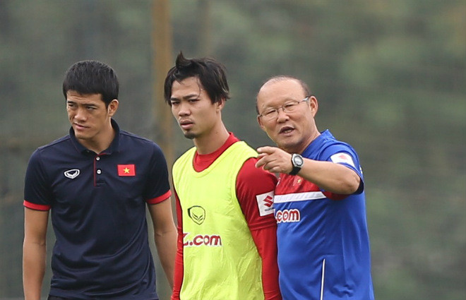 HLV Park Hang-seo tỏ rõ sự nghiêm khác với các học trò.