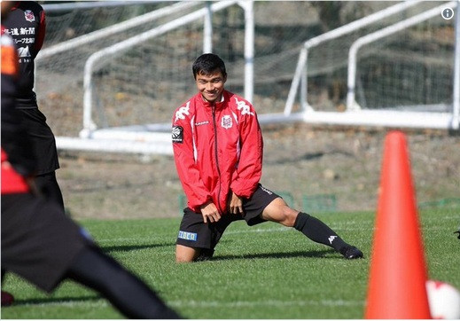 Không có chuyện Chanathip Songkrasin sang Leicester City thi đấu.
