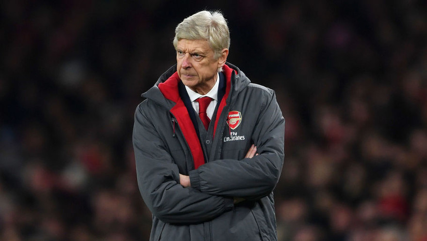 HLV Arsene Wenger thừa nhận bị các học trò chất vất về chiến thuật sau trận thua M.U.