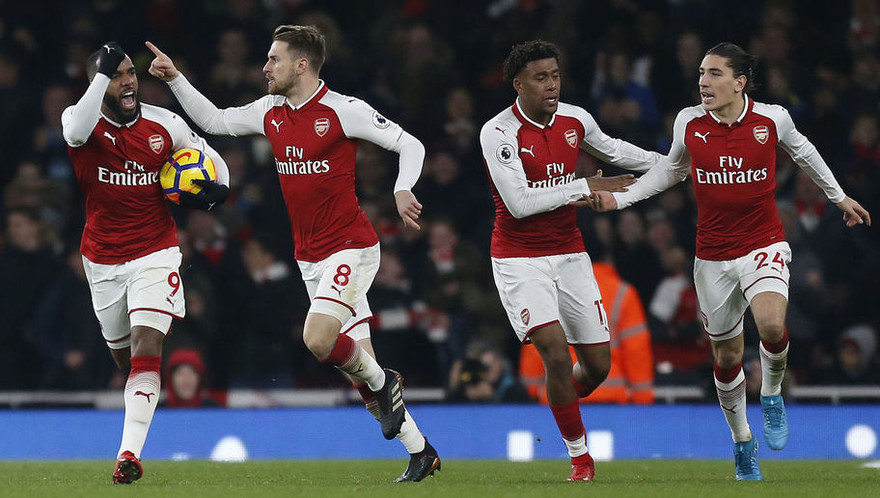 Aaron Ramsey nghỉ hết năm vì chấn thương.