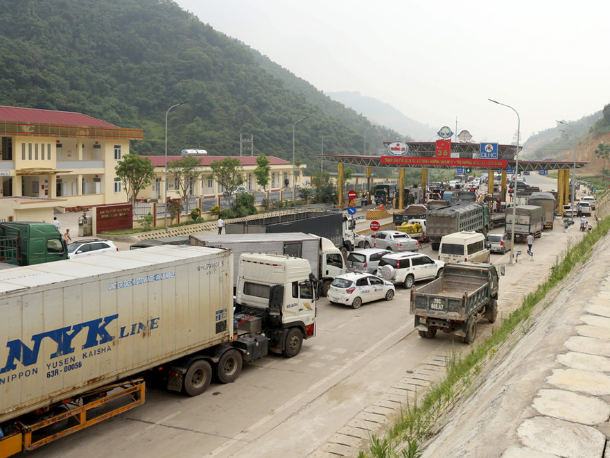 Trạm thu phí BOT Hòa Lạc - Hòa Bình bị tài xếp tập trung phản đối hồi tháng 6/2019.